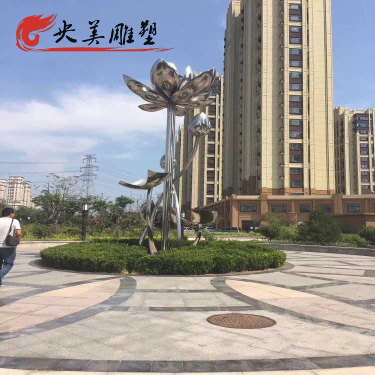 小區(qū)花園擺放不銹鋼鏡面荷花景觀雕塑圖片