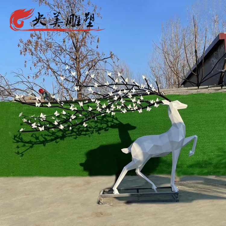 小區(qū)房產(chǎn)擺放玻璃鋼切面蝴蝶樹枝梅花鹿景觀雕塑圖片