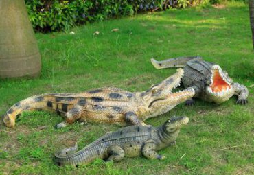 仿真動物戶外園林玻璃鋼鱷魚雕塑