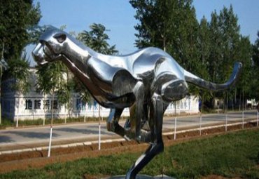 園林公園不銹鋼創(chuàng)意抽象動物景觀跳躍的獵豹雕塑