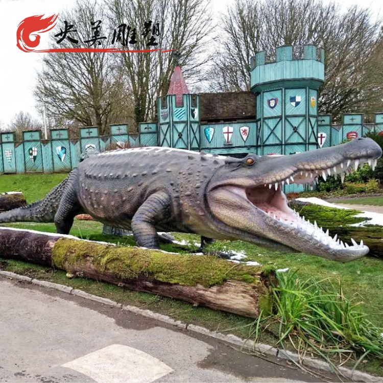 城市園林動(dòng)物園大型創(chuàng)意玻璃鋼仿真鱷魚景觀雕塑圖片